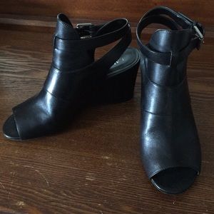 Women’s opened toed shoes